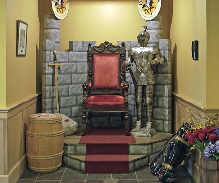 throne_inHallways