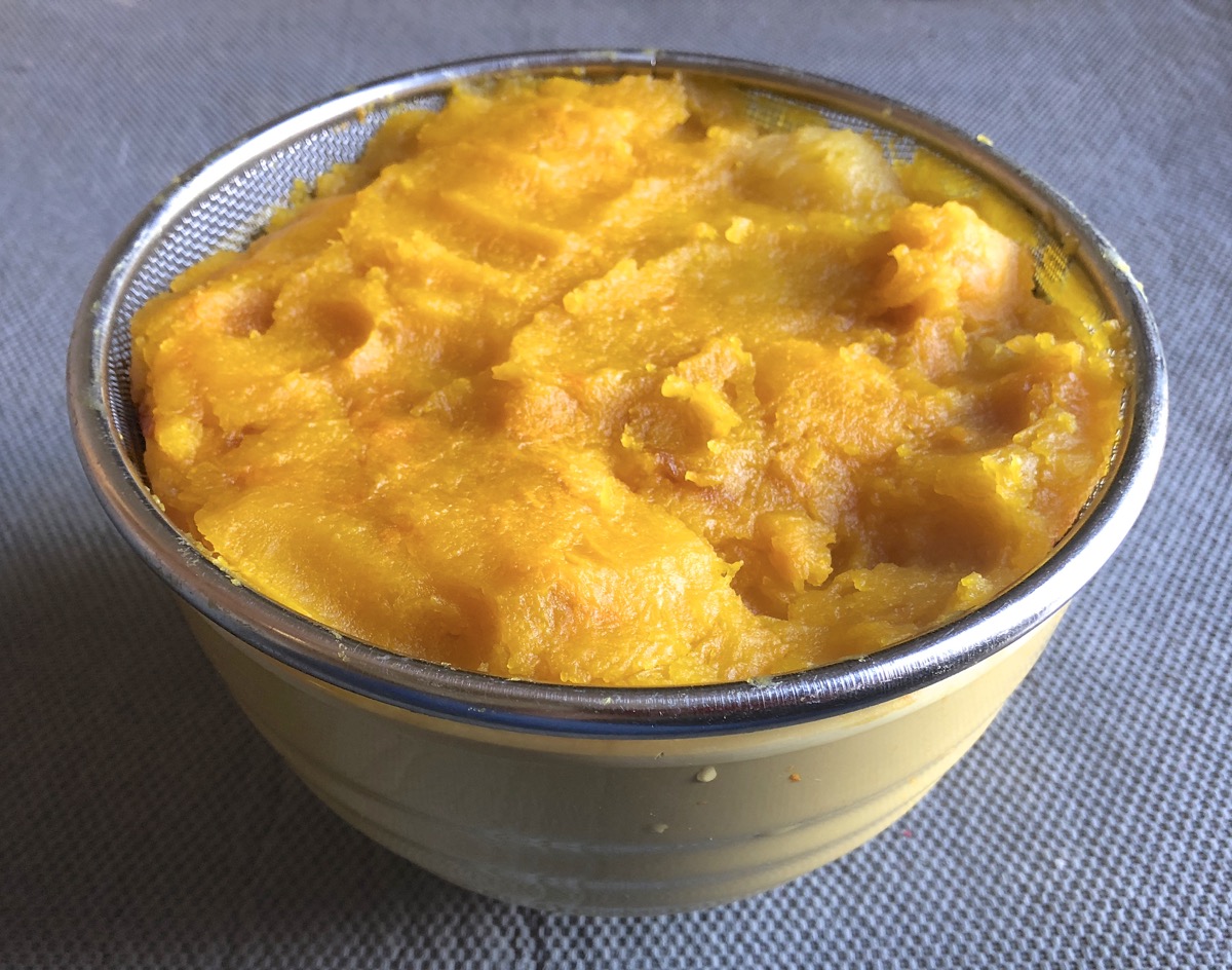 How to make homemade pumpkin puree via @kingarthurflour