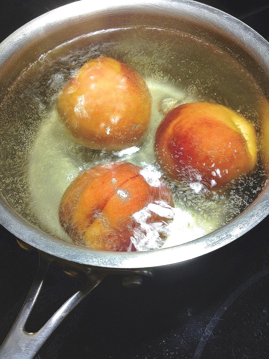How to peel a peach without a knife via @kingarthurflour