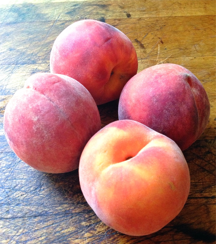 How to peel a peach without a knife via @kingarthurflour