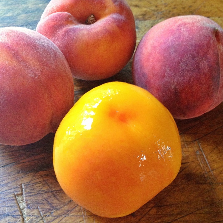 How to peel a peach without a knife via @kingarthurflour