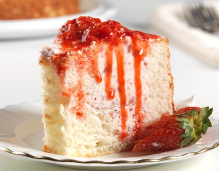 StrawberryAngelFoodcake_900w
