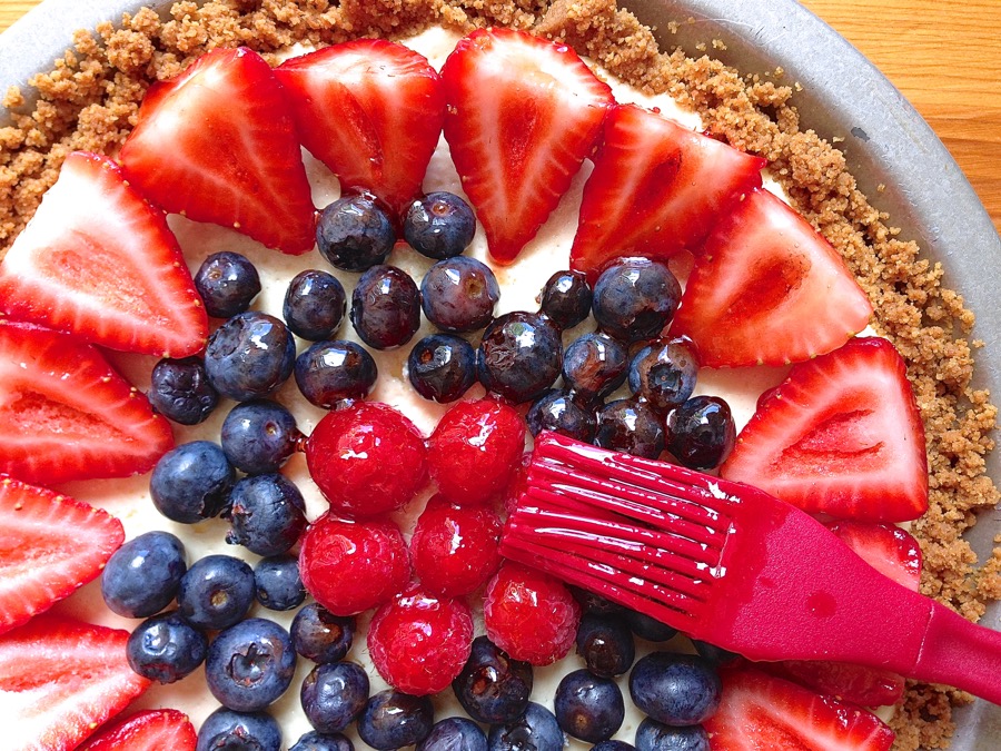 How to glaze berries via @kingarthurflour