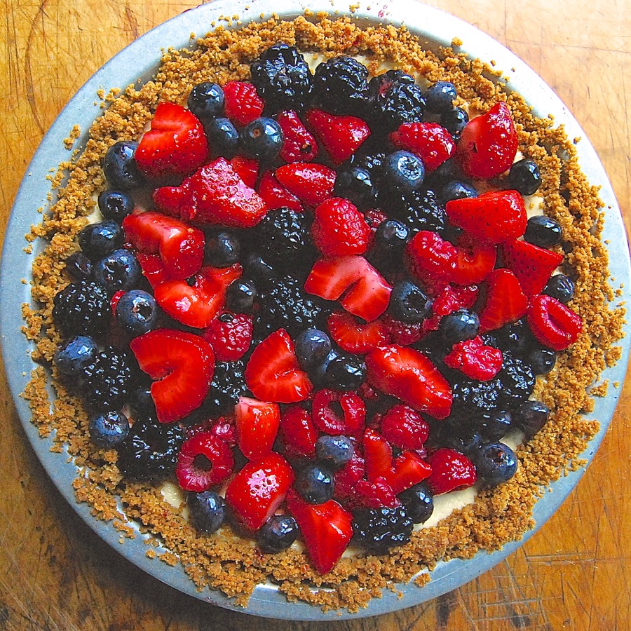 How to glaze berries via @kingarthurflour