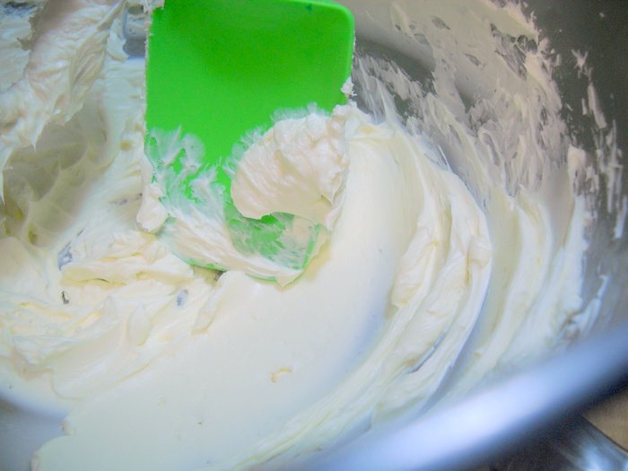 How to make Hummingbird Cake via @kingarthurflour