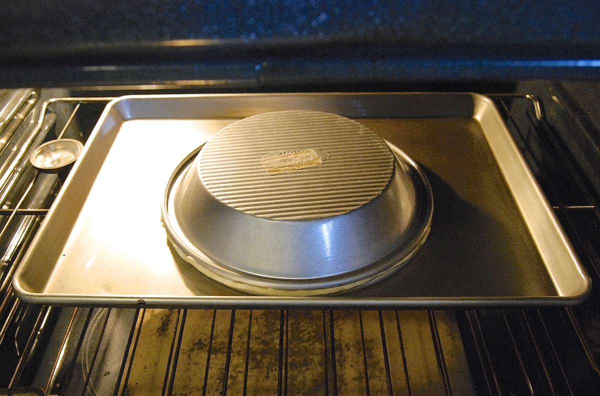 How to blind bake a pie crust via @kingarthurflour