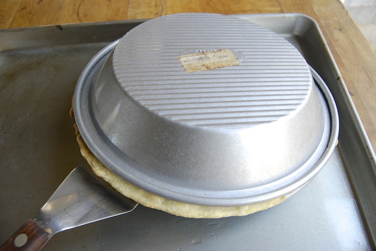 How to blind bake a pie crust via @kingarthurflour