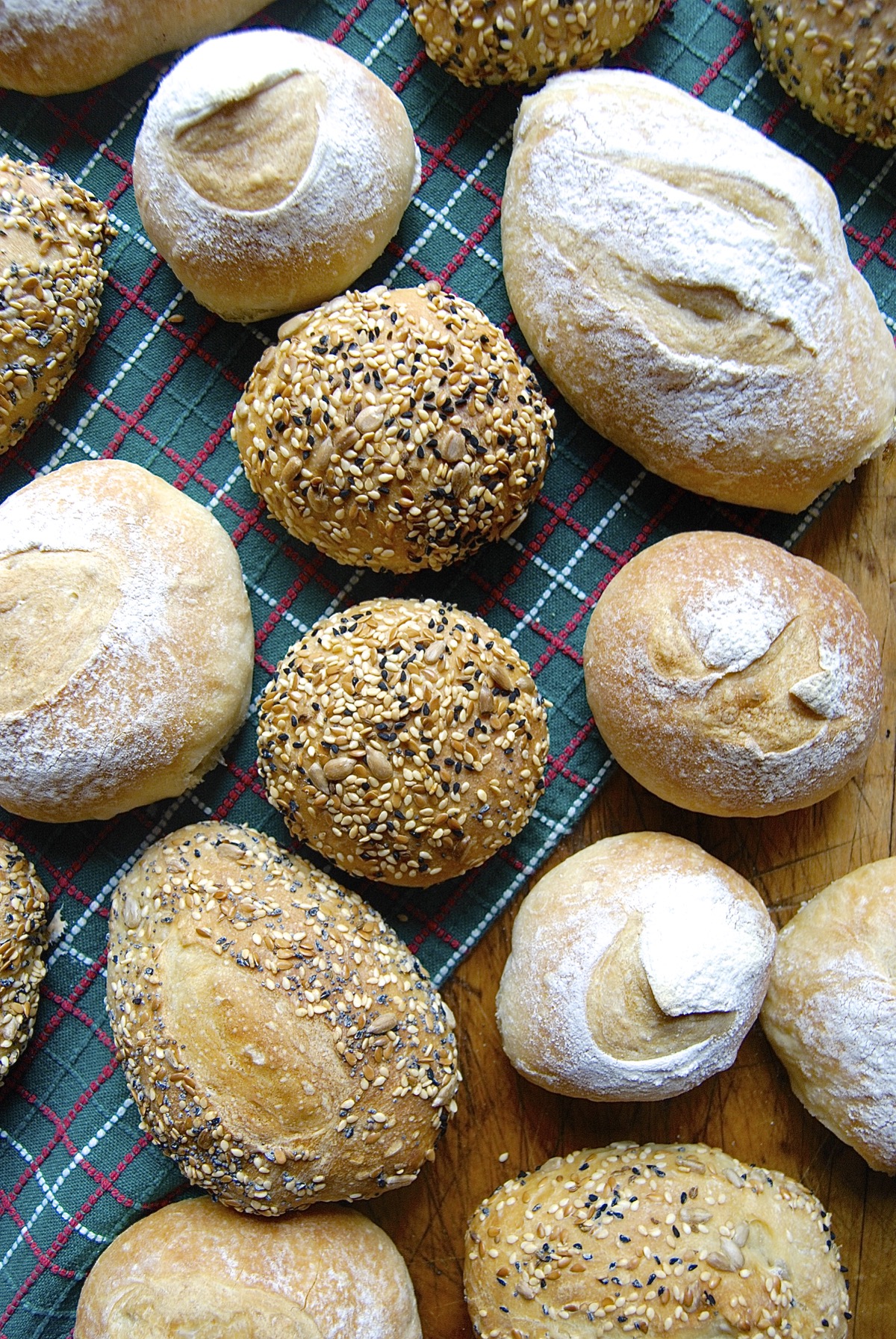 No-Knead Sandwich Rolls via @kingarthurflour