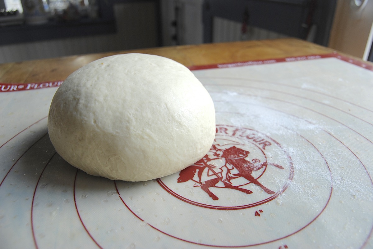 How to make Pizza Party Buns. Bakealong via @kingarthurflour