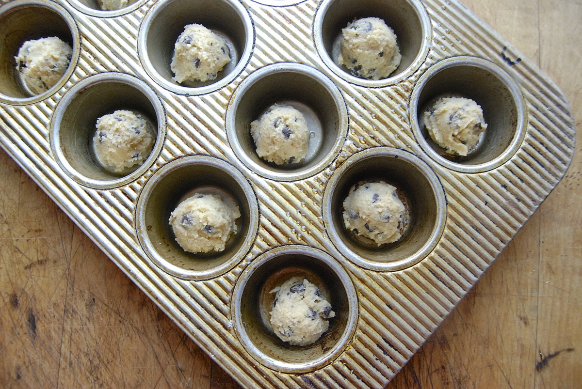 Muffin Pan Chocolate Chip Cookies via @kingarthurflour