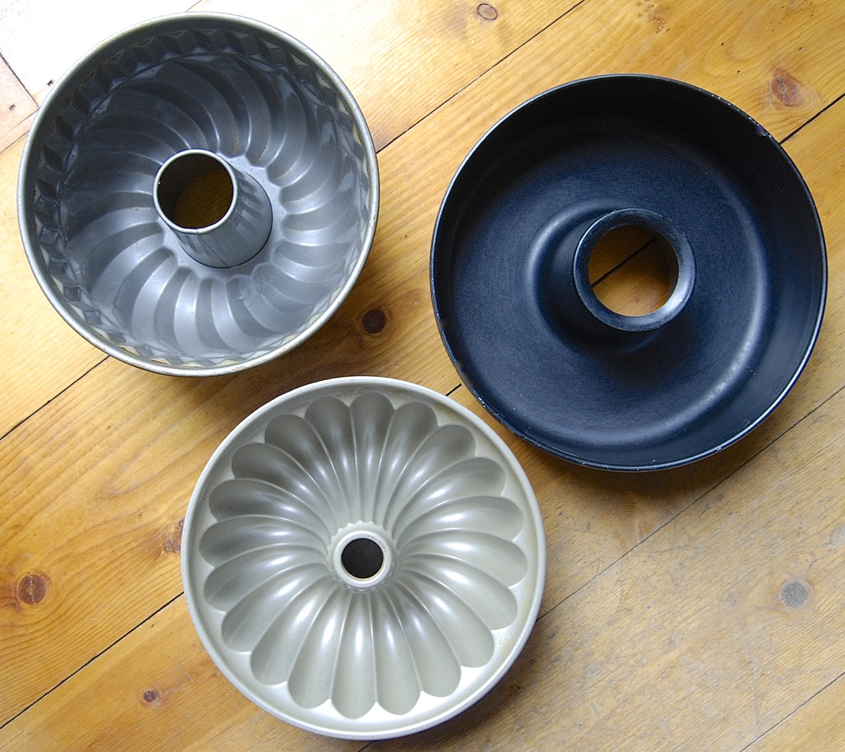 Baking Cake In A Dark Pan via @kingarthurflour