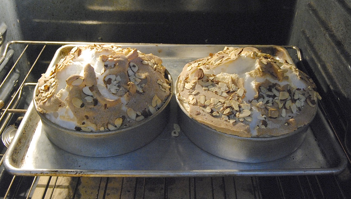 Berry Blitz Torte Bakealong via @kingarthurflour