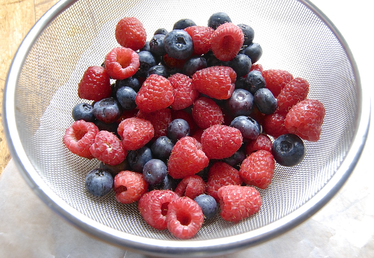 Berry Blitz Torte Bakealong via @kingarthurflour