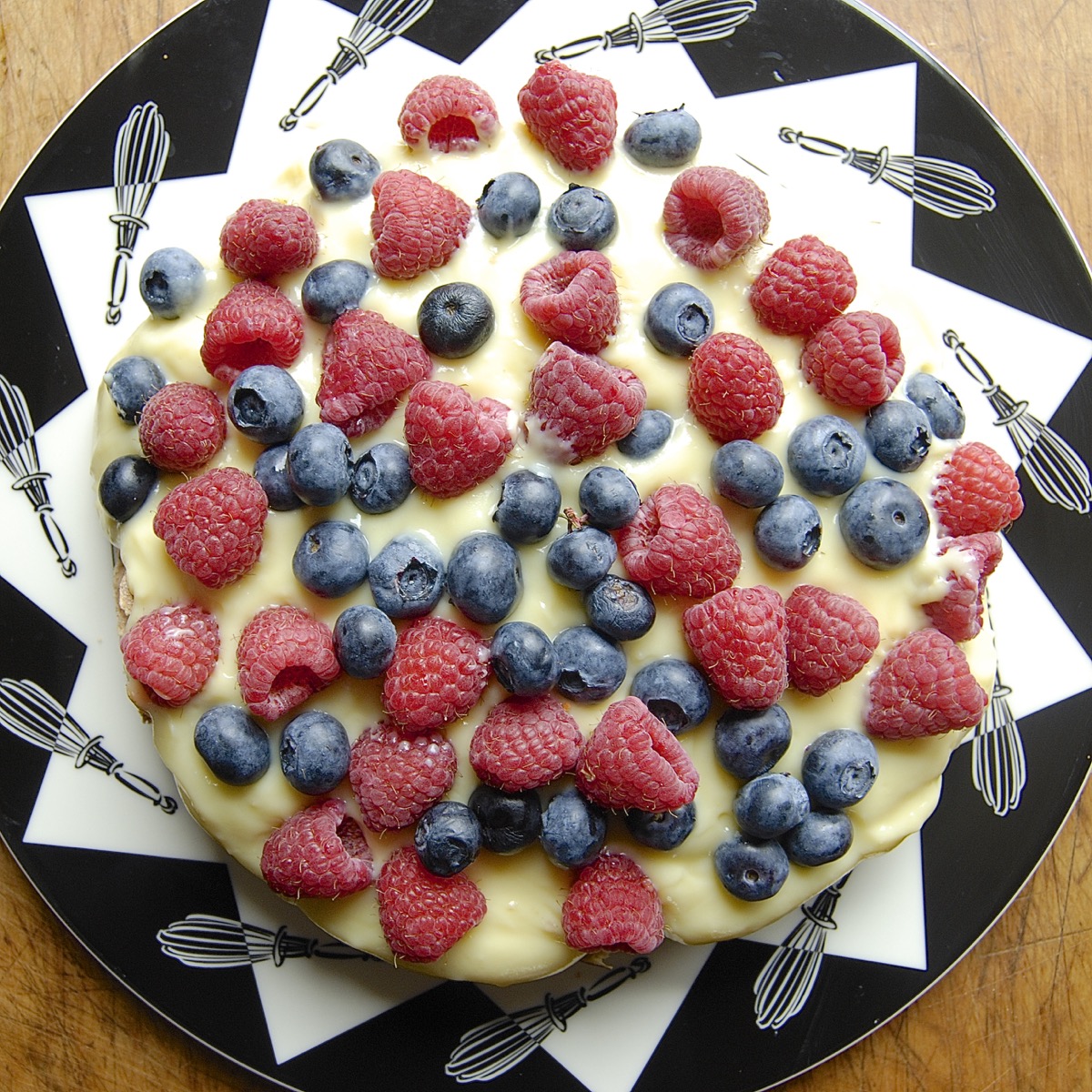 Berry Blitz Torte Bakealong via @kingarthurflour