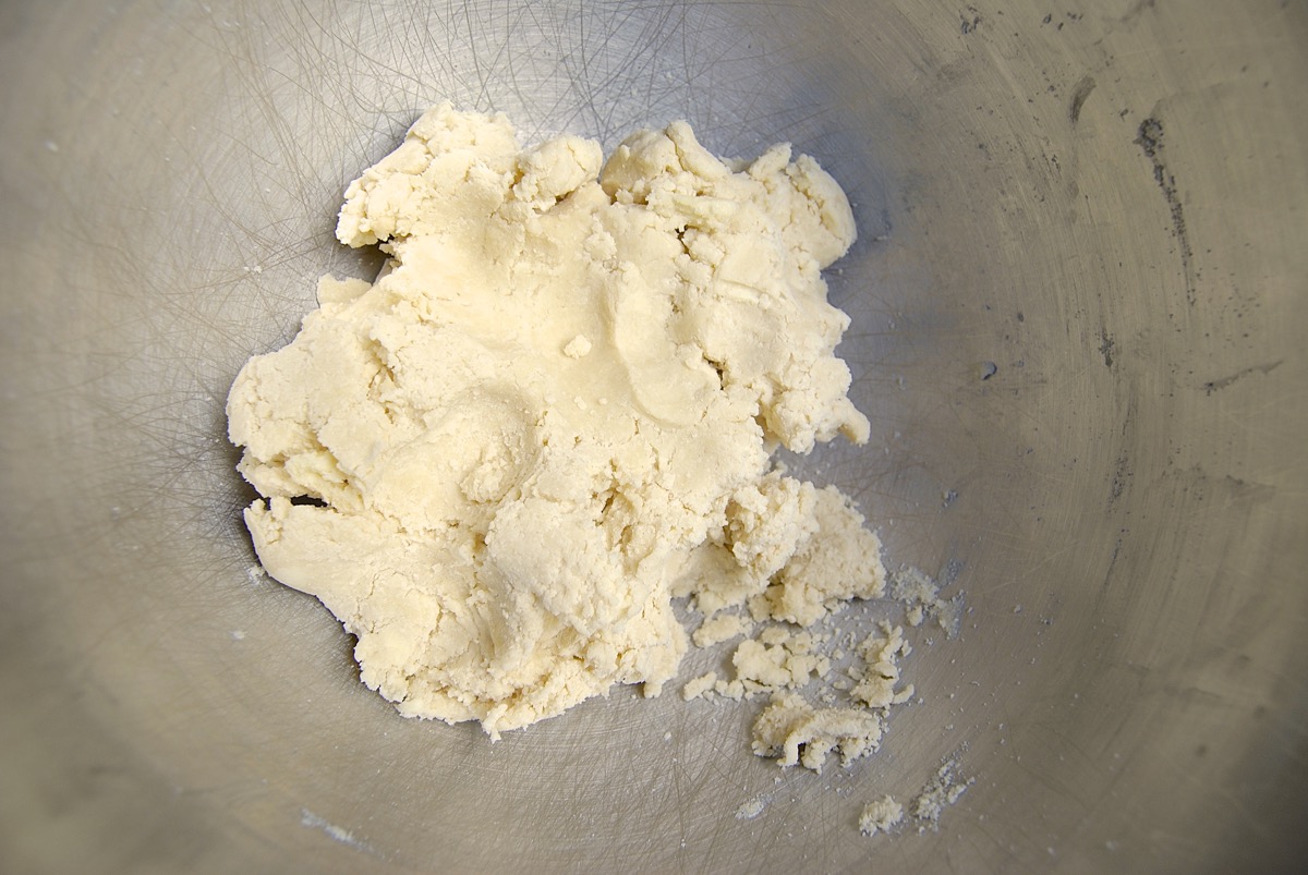 How to Prevent the Gap in Pie Crust via @kingarthurflour