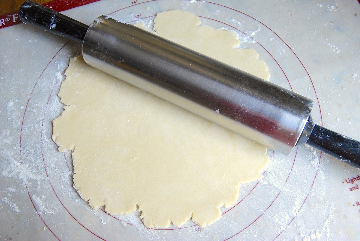 How to Prevent the Gap in Pie Crust via @kingarthurflour