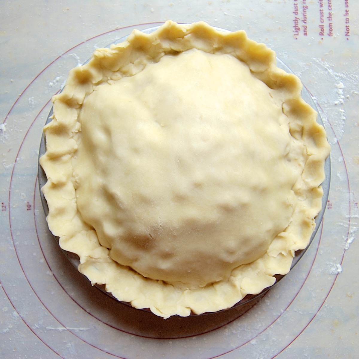 How to Prevent the Gap in Pie Crust via @kingarthurflour