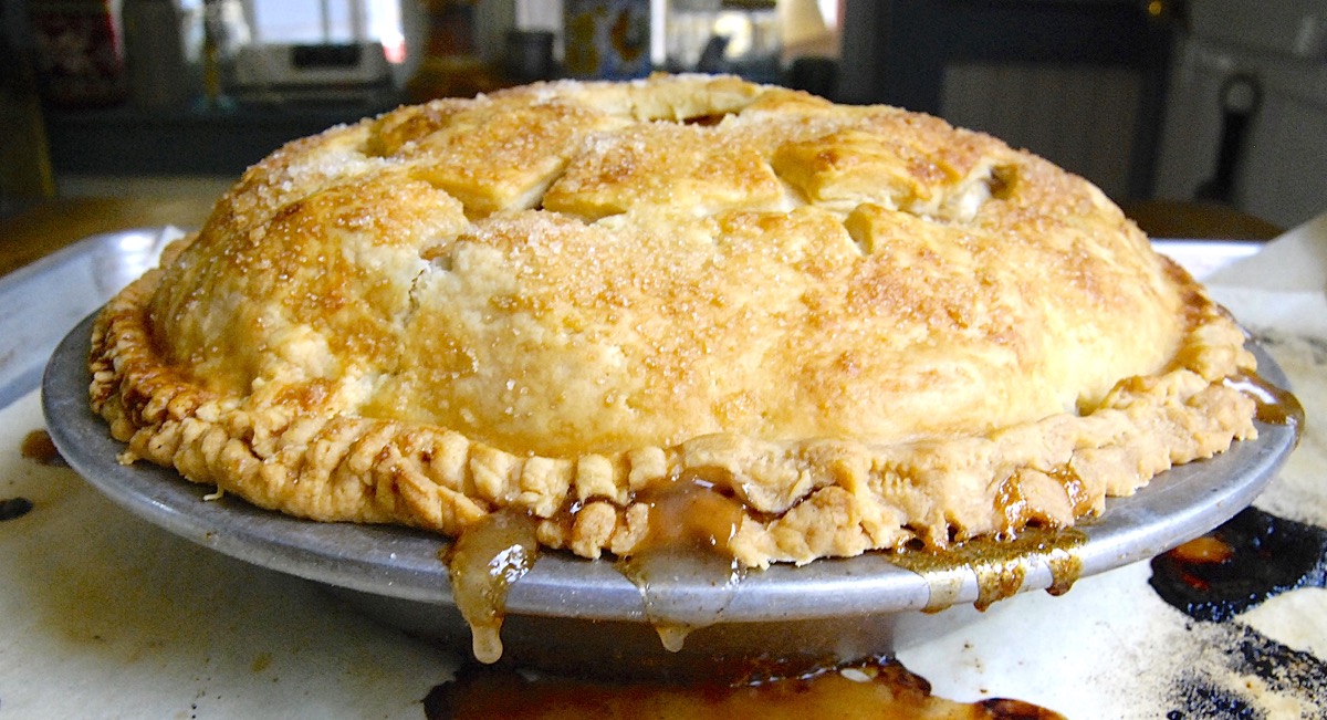 How to Prevent the Gap in Pie Crust via @kingarthurflour
