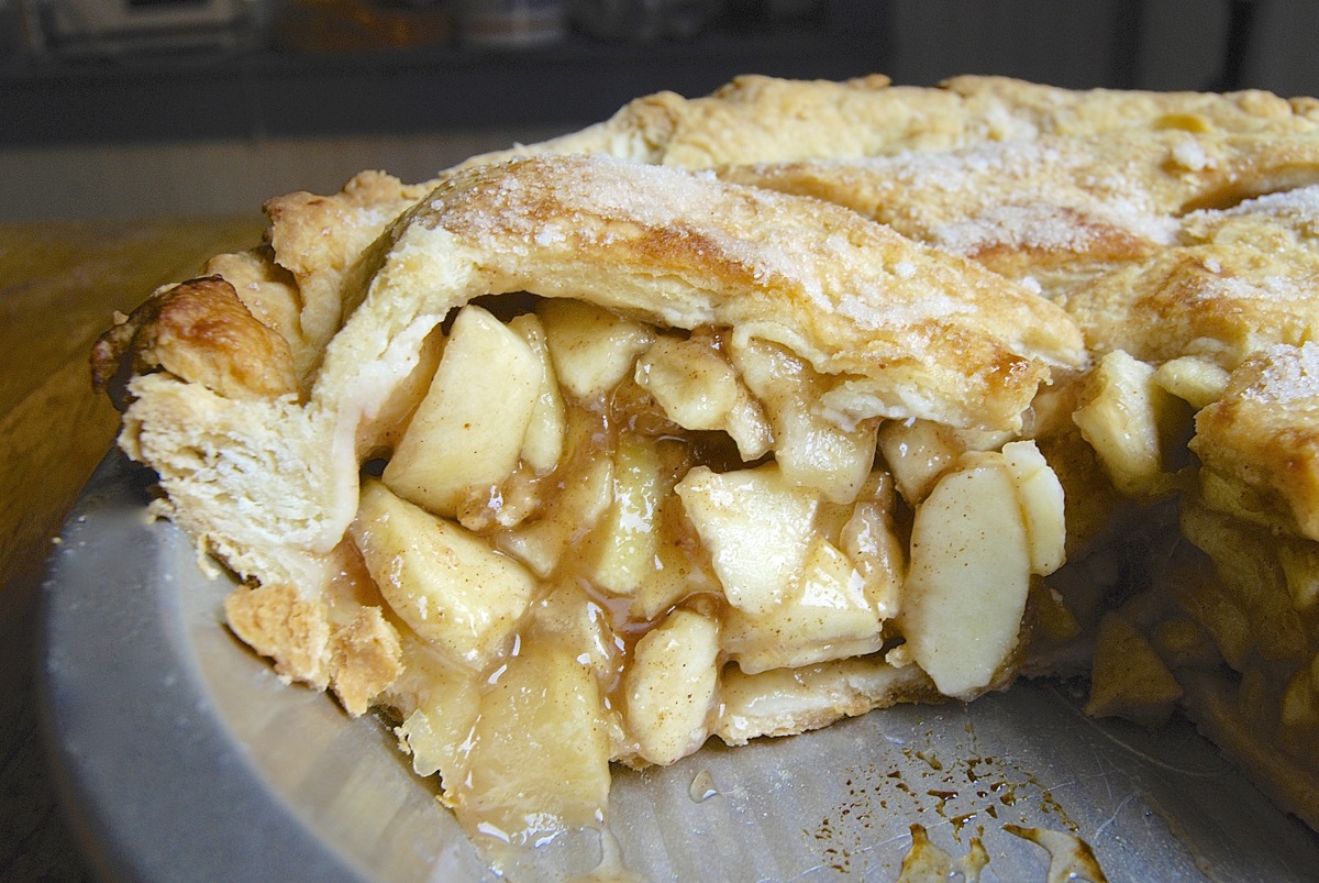 How to Prevent the Gap in Pie Crust via @kingarthurflour