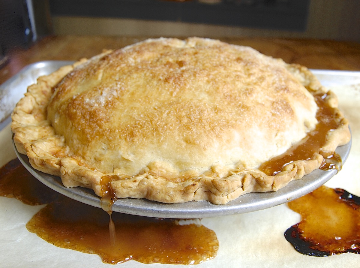 How to Prevent the Gap in Pie Crust via @kingarthurflour