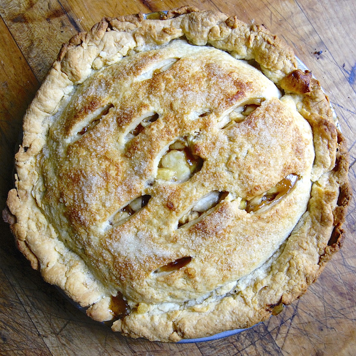 How to Prevent the Gap in Pie Crust via @kingarthurflour