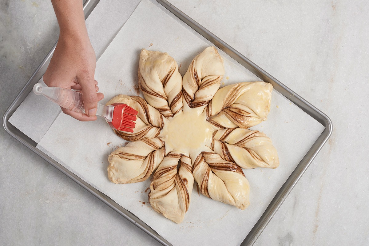 Cinnamon Star Bread Bakealong via @kingarthurflour