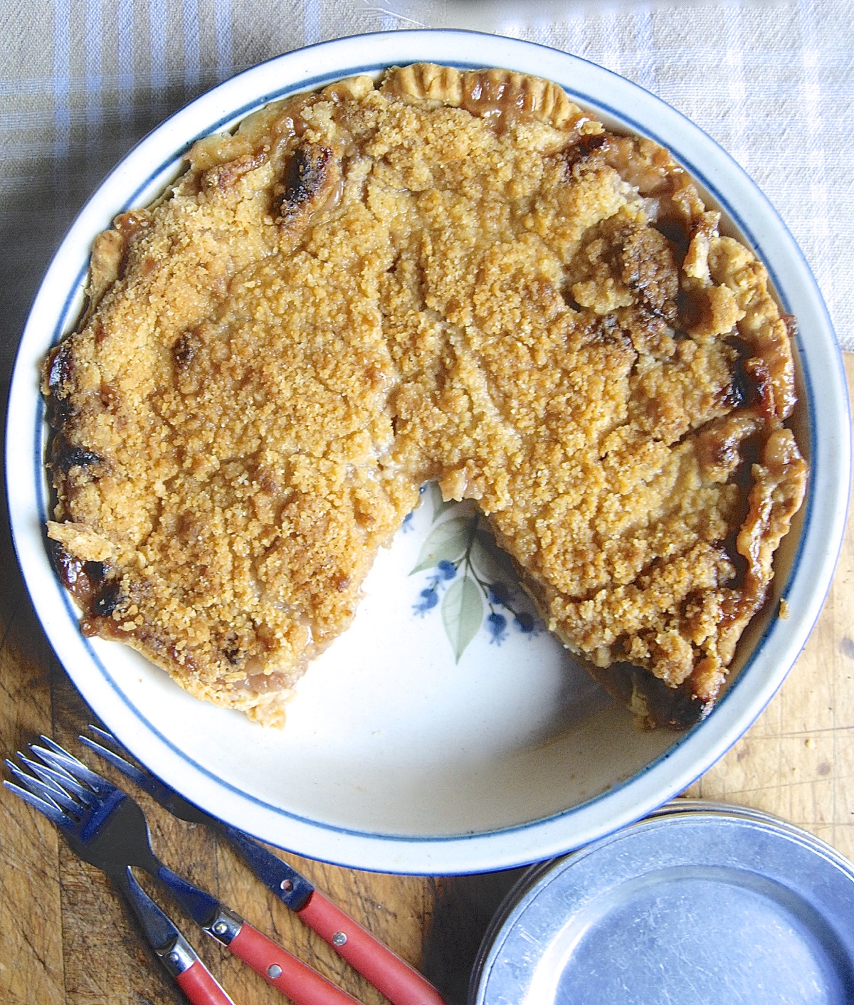 How to get pie crust to brown on the bottom via @kingarthurflour