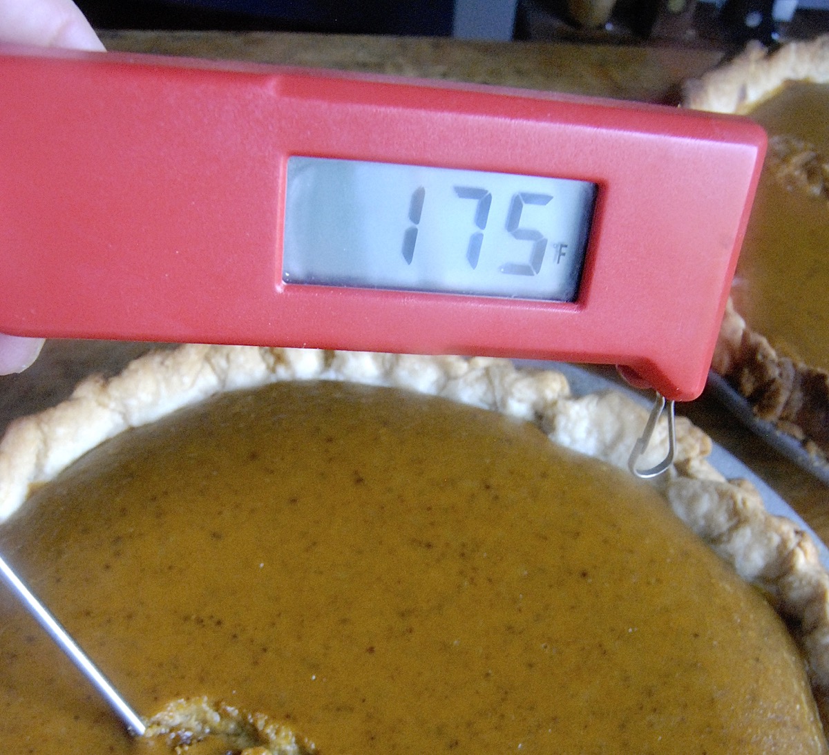 How to keep pumpkin pie from cracking via @kingarthurflour