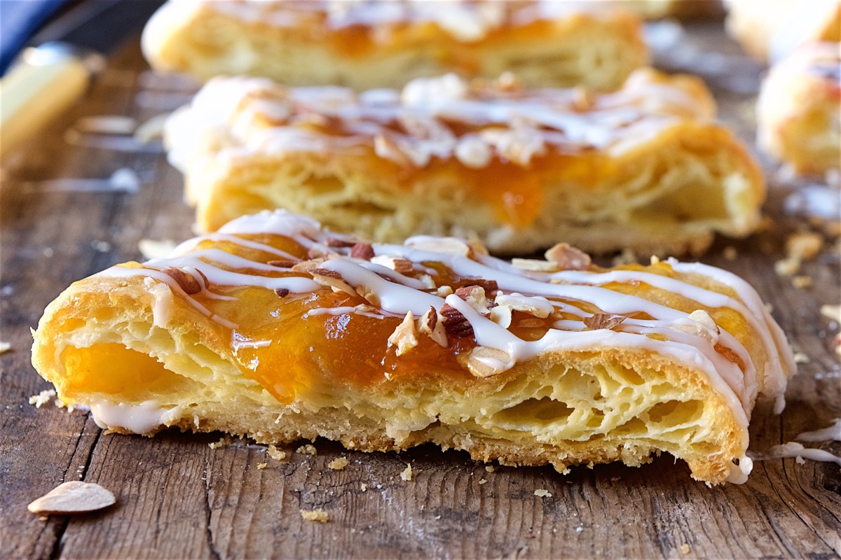 Almond Puff Loaf Bakealong via @kingarthurflour
