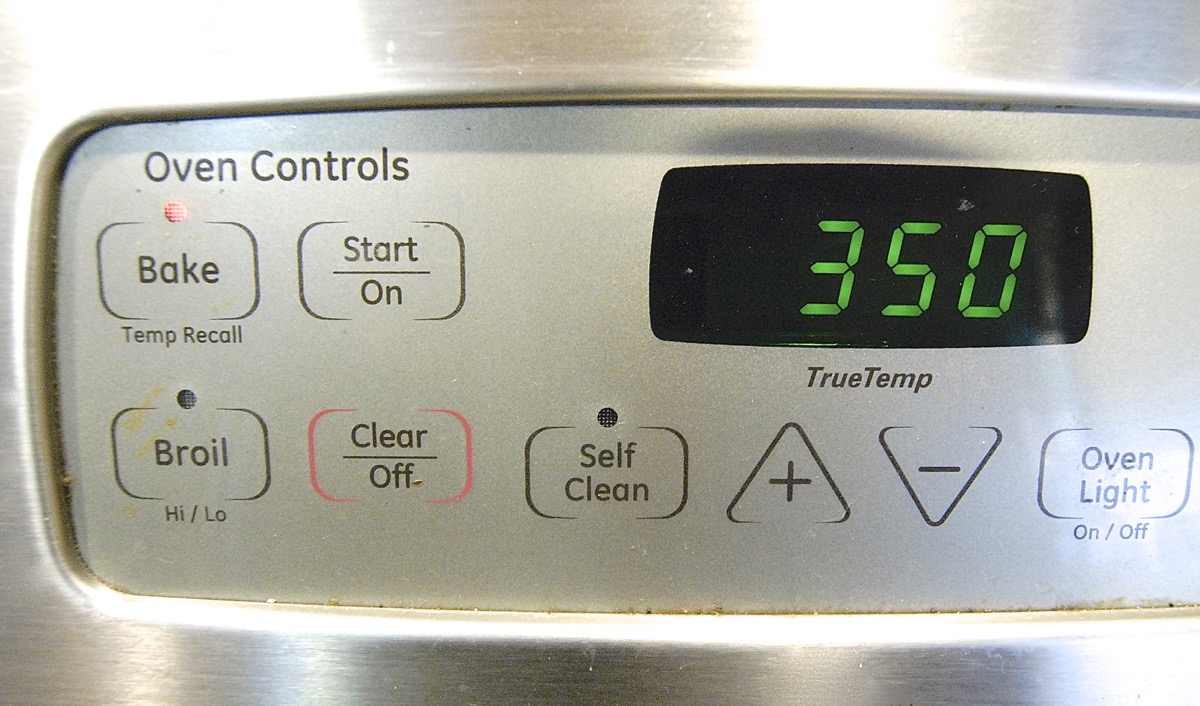 How to tell when banana bread is done via @kingarthurflour