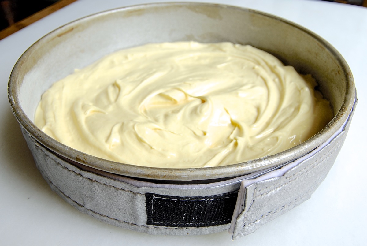 Bake Cake Evenly via @kingarthurflour
