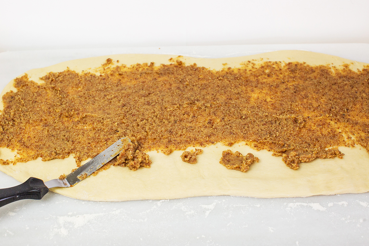 how to shape a coffeecake wreath via @kingarthurflour