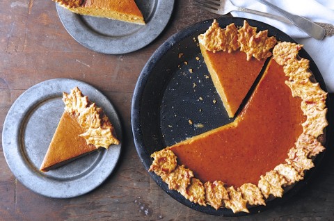 How to keep pumpkin pie from cracking via @kingarthurflour