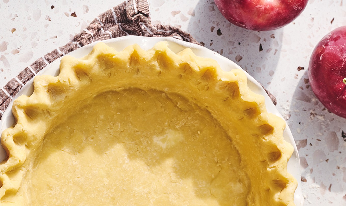 An unbaked Gluten-free pie crust with apples