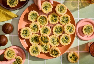 Mini Quiches on a plate seen from above