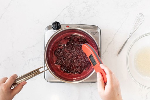 Berry Mirror Glaze – Step 4