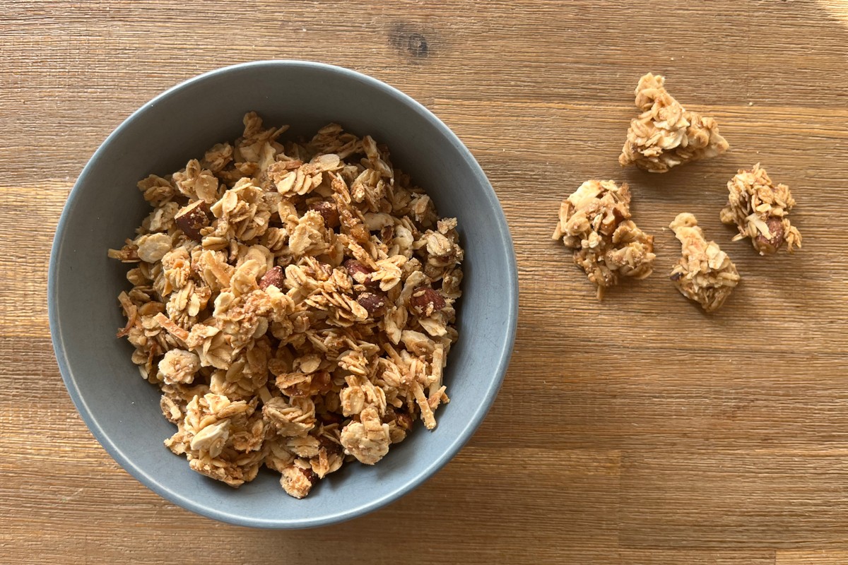 Granola clusters made with almond flour