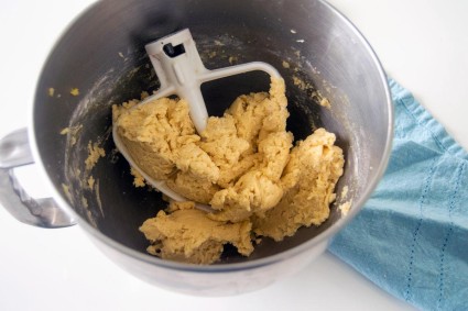 Stand mixer bowl full of mixed tart dough 