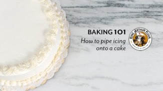 How To Pipe Frosting Onto Cake